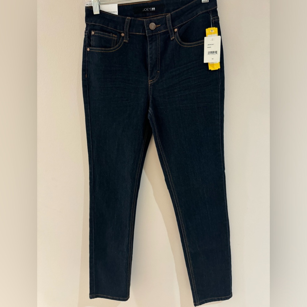 BNWT- Joe’s Jeans Braxton Straight Jeans